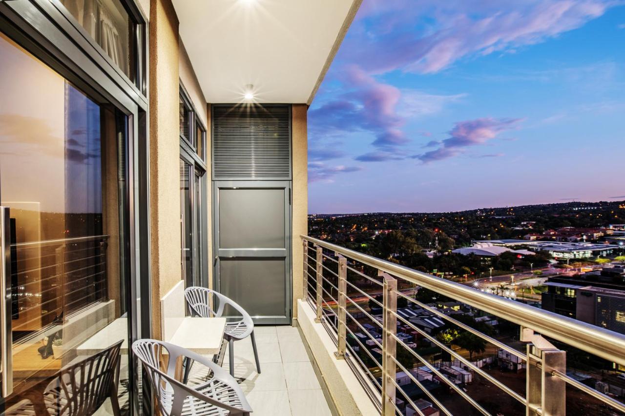 Menlyn Maine Residence Unit 1419 Pretoria-Noord Extérieur photo